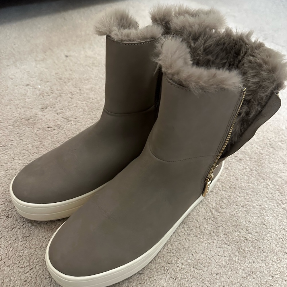 JSlides winter boots